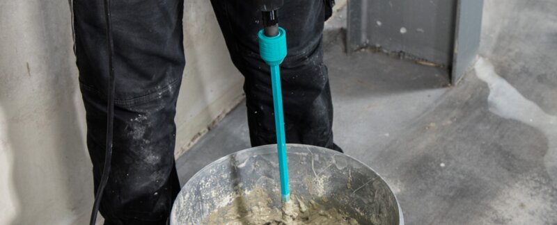 Collomix Xo 1 R with stirrer KR and dust.EX from Collomix: mixes grout mortar without lumps and with low dust levels on the construction site.