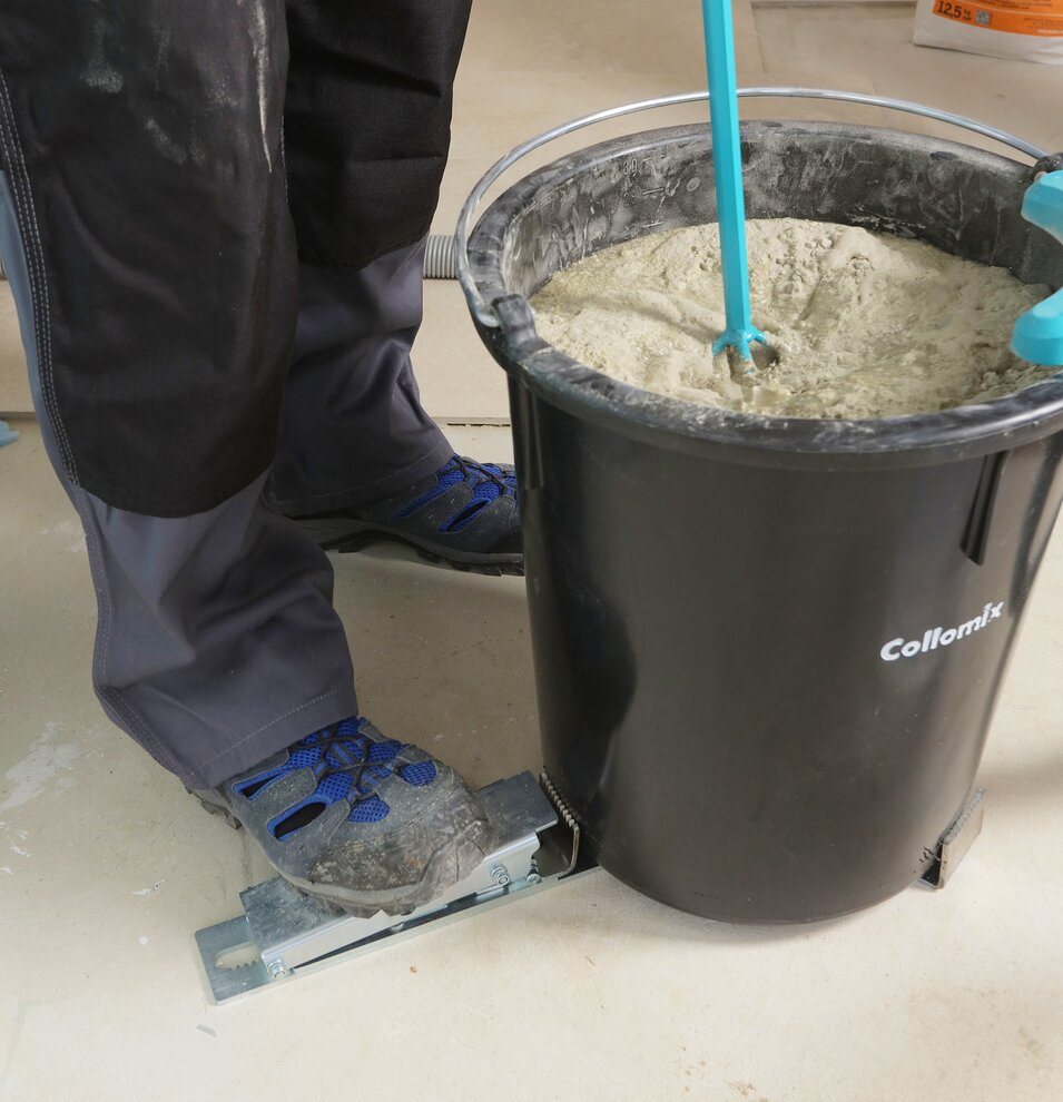 Collomix bucket holder mix.GRIP - Secure hold of the bucket during mixing, by means of clamping device. 