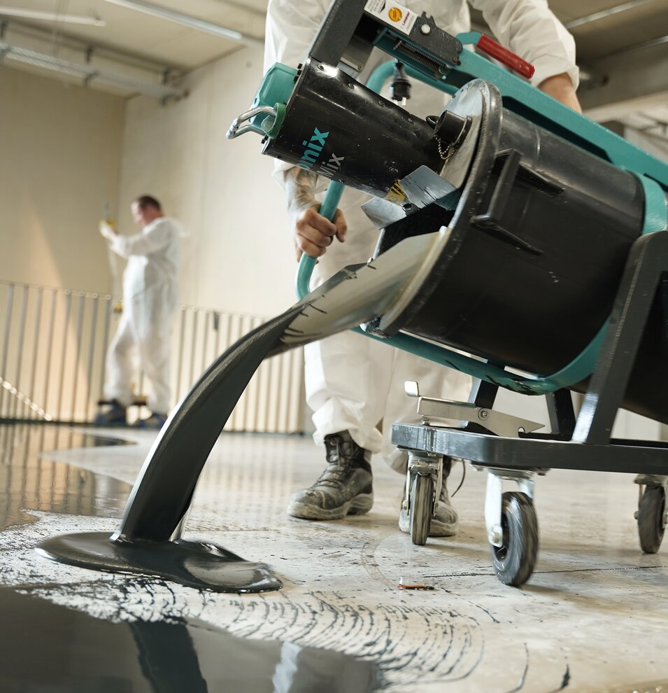 Perfectly mixed epoxy resin coating even for larger areas Time-saving and effortless spreading of mixtures with Collomix Levmix 
